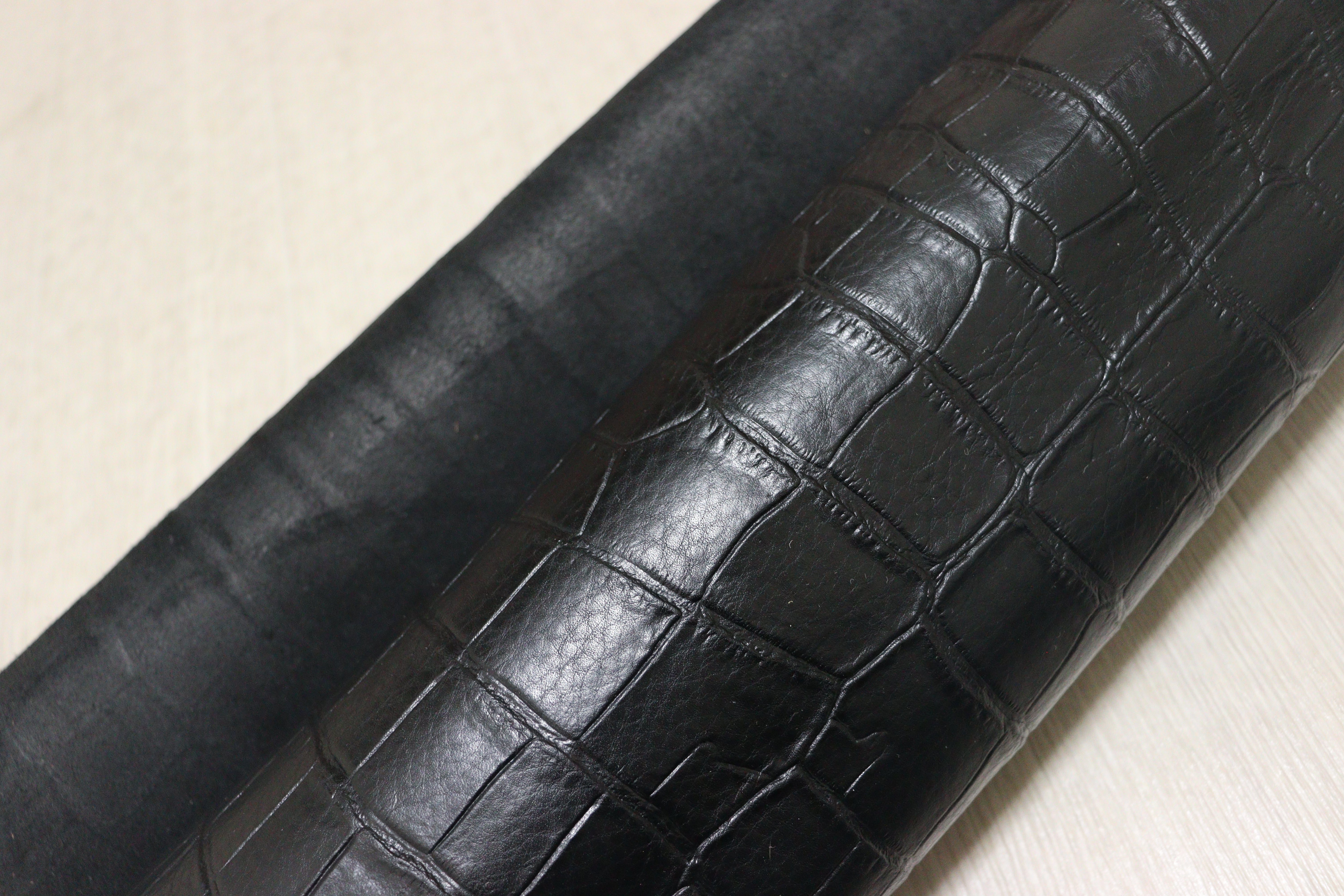 表革　黒　クロコ型押し　243DS ds30円！新入荷！クロコ型押し ブラック 268ds – 【レザークラフト用革