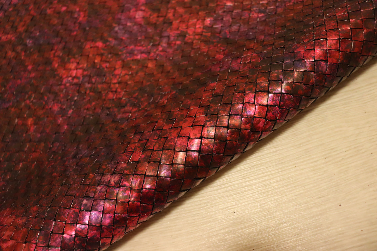 ds50円！新入荷！イタリアンレザー　スペインメッシュ　メタリックピンク　65ds