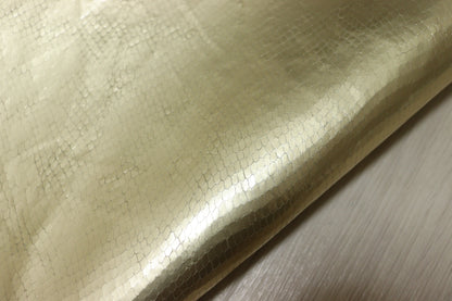 ds28円！新入荷！シャンパンゴールド　スネーク箔貼り　豚革　135ds