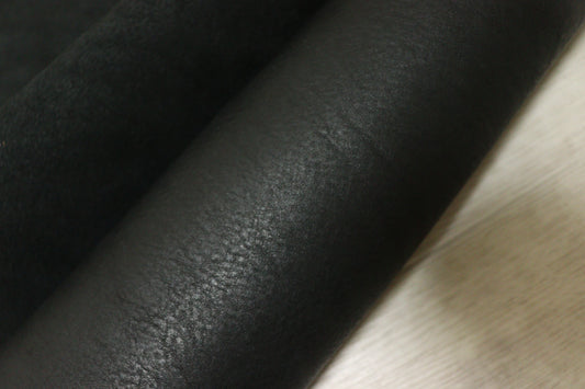 ds70円！イタリアンレザー 　オイルヌメ　Wショルダー　ハギレ　ブラック　スムース加工　85ds