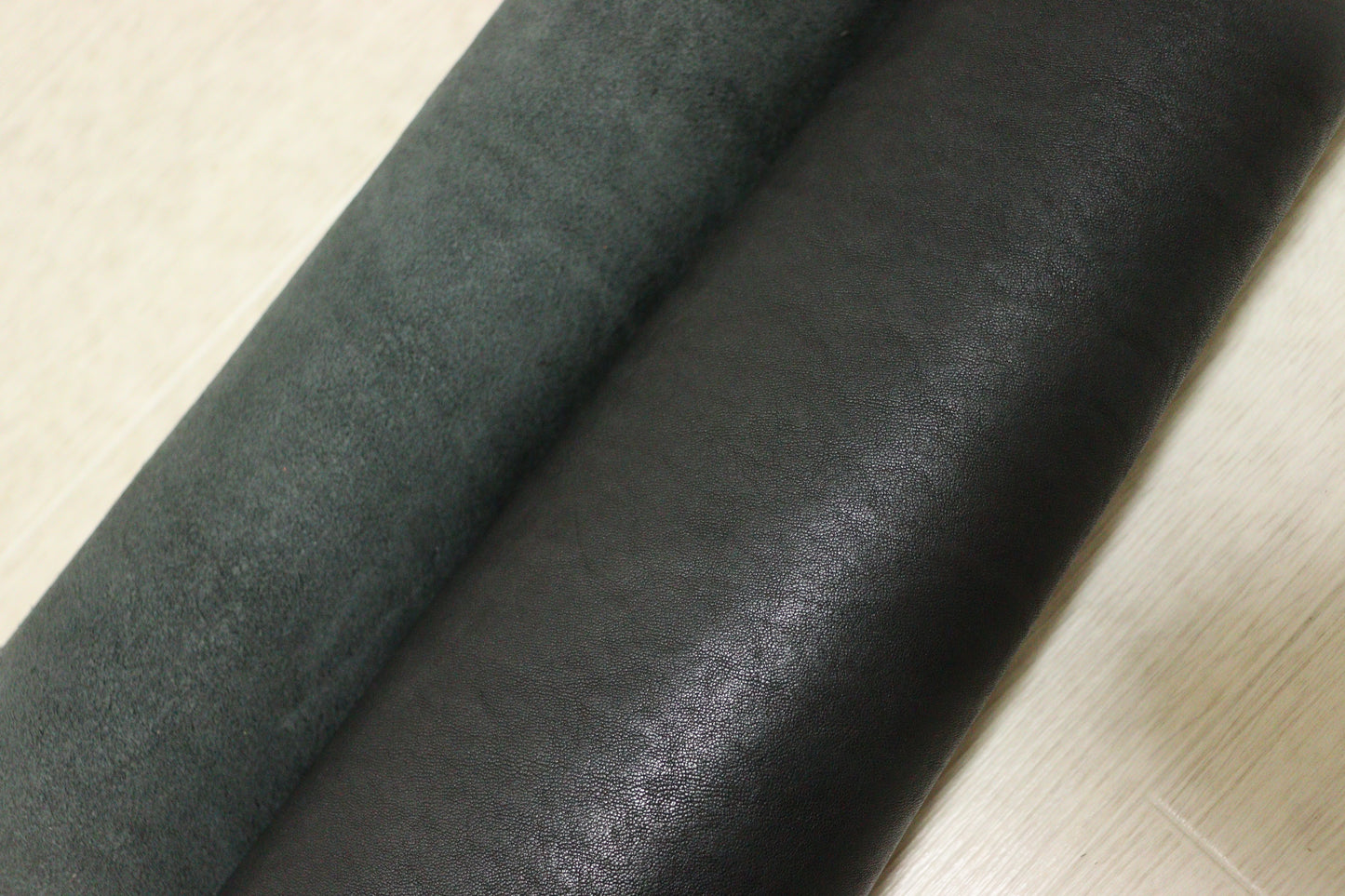 ds70円！イタリアンレザー 　オイルヌメ　Wショルダー　ブラック　スムース加工 120ds