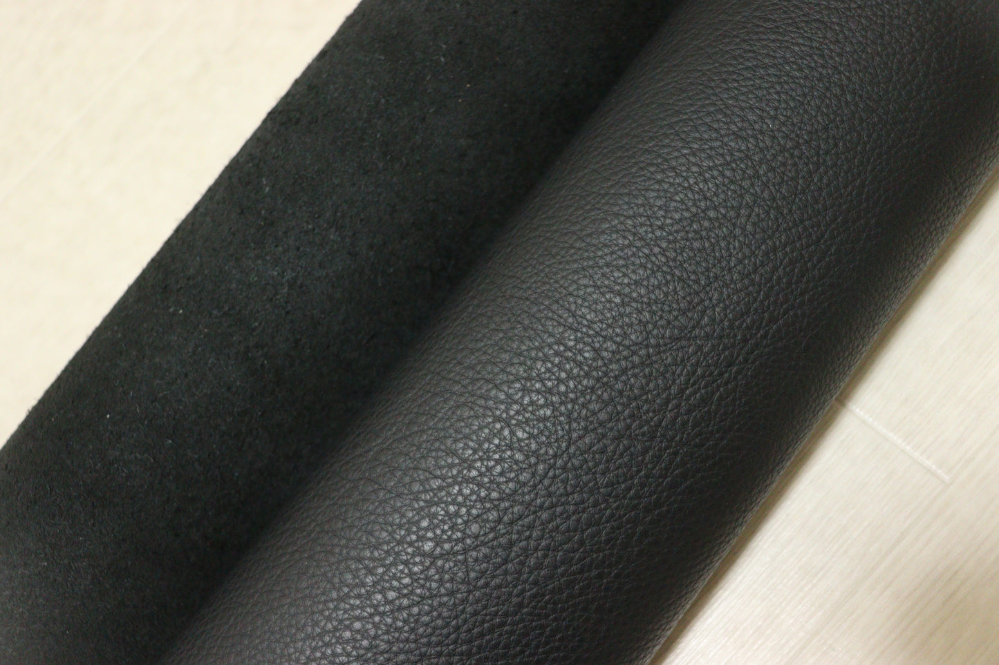 ds30円！イタリアンレザー　もちもち　ブラック　シュリンク加工　274ds