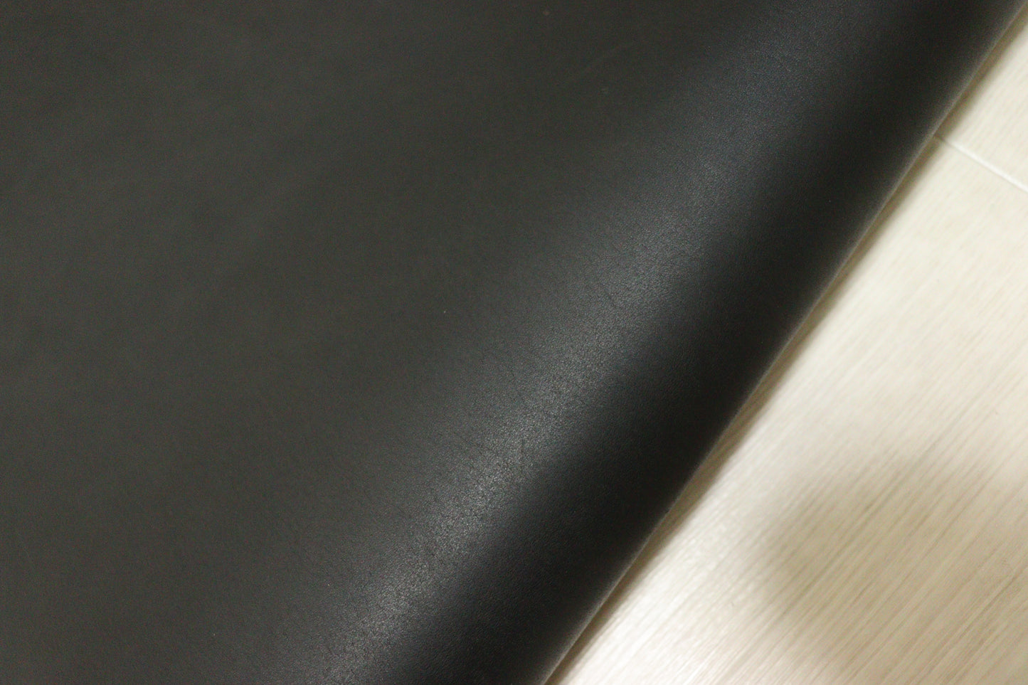 ds65円！イタリアンレザー　ベンズ　オイルヌメ　ブラック　130ds