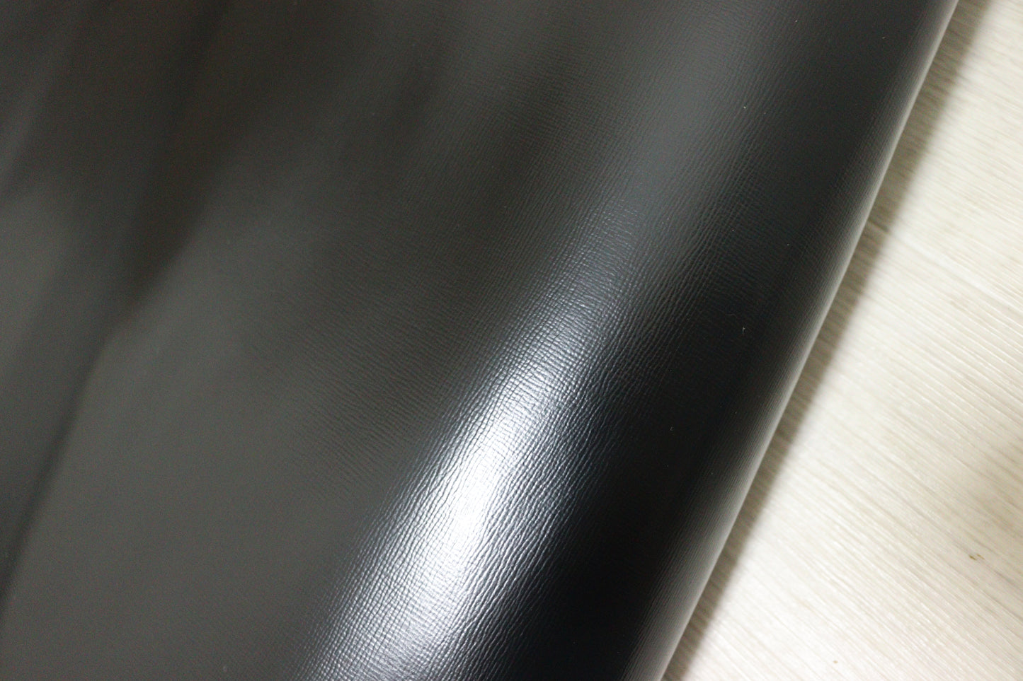 ds28円！新入荷！顔料仕上げ　絹目型押し　ブラック　ハギレ　140ds