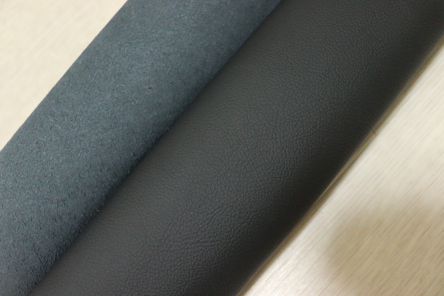 ds28円！新入荷！イタリアンレザー　顔料仕上げ　シボ型押し　ブラック　243ds