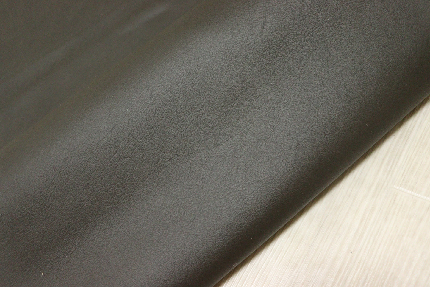 ds28円！新入荷！イタリアンレザー　ダークオリーブ　スムース加工　292ds