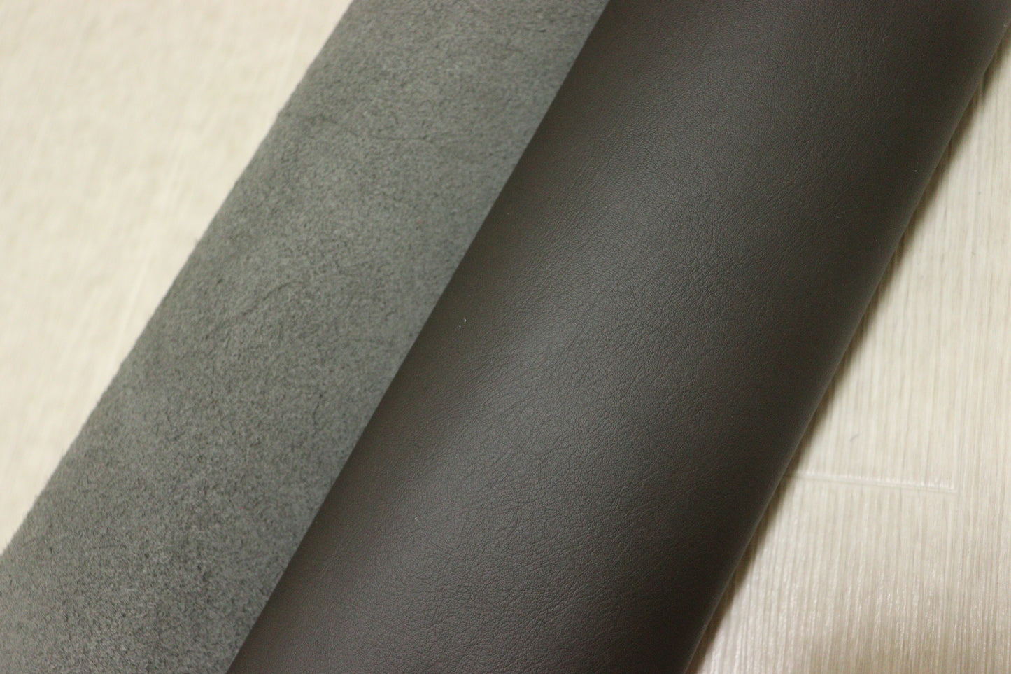 ds28円！新入荷！イタリアンレザー　ダークオリーブ　スムース加工　292ds