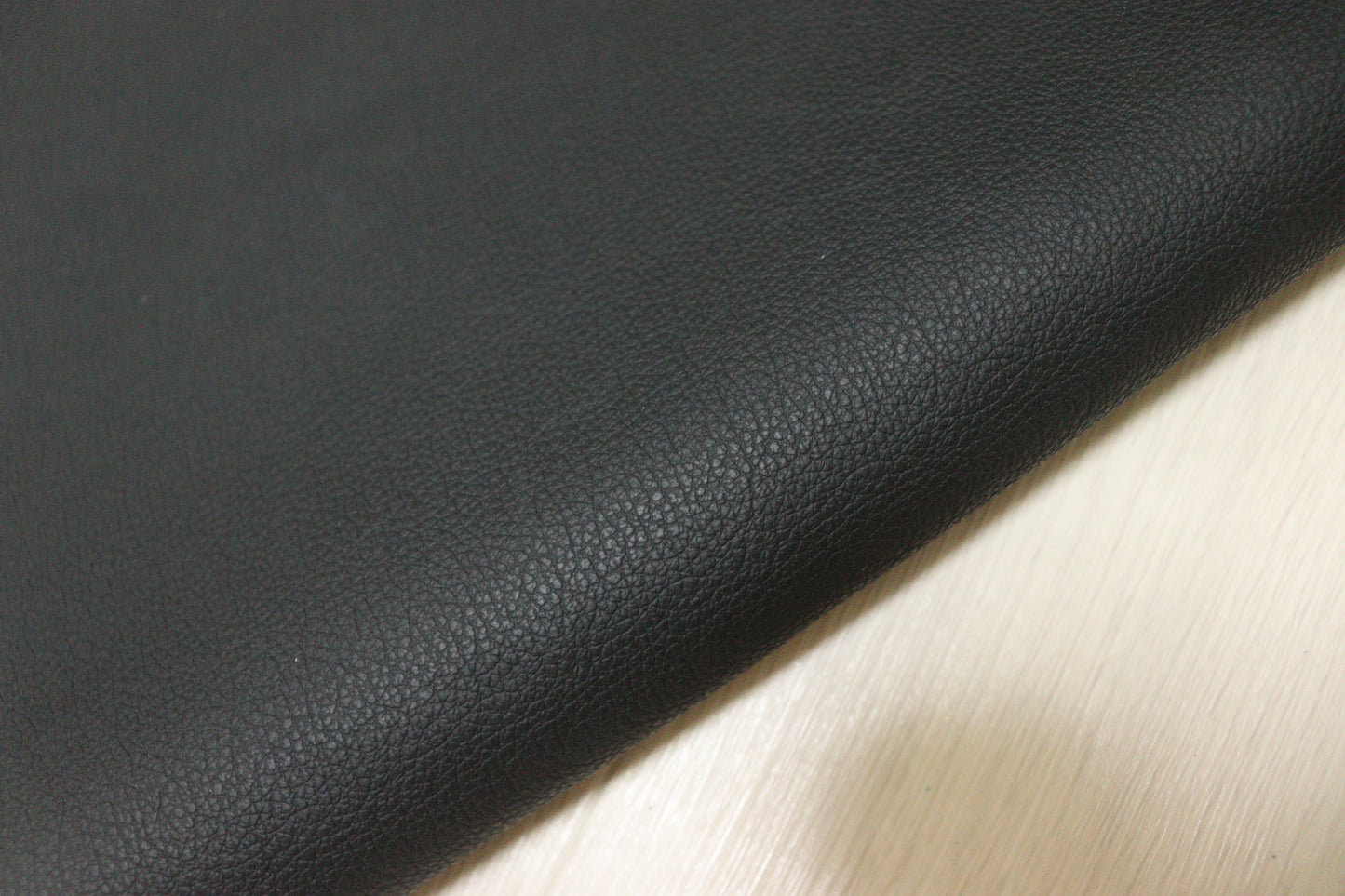 ds28円！新入荷！イタリアンレザー　ブラック　シボ型押し　272ds