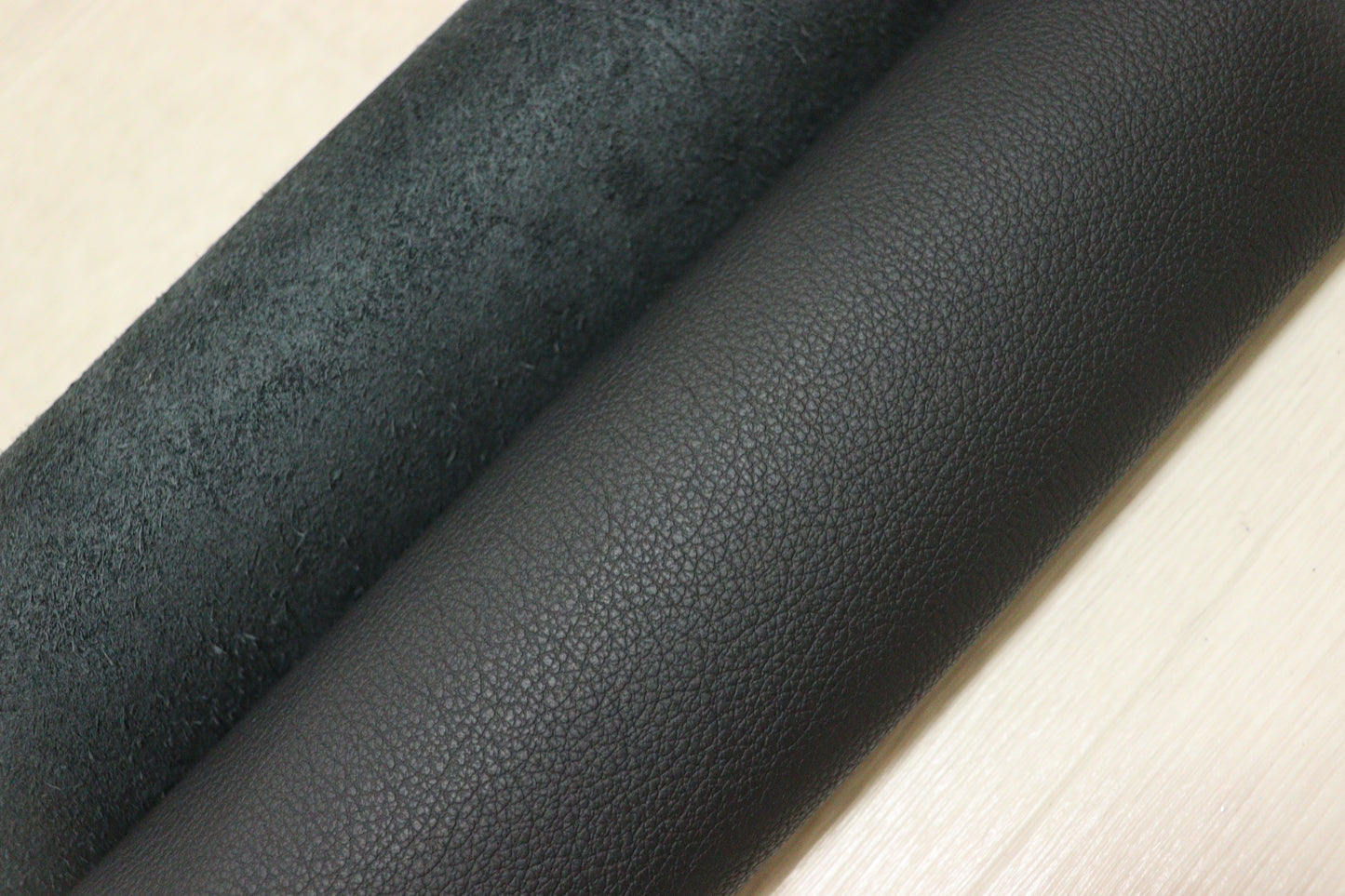 ds28円！新入荷！イタリアンレザー　ブラック　シボ型押し　272ds