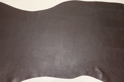 ds50円！イタリアンレザー　スムース加工　ヌメ革　ダークブラウン　140ds