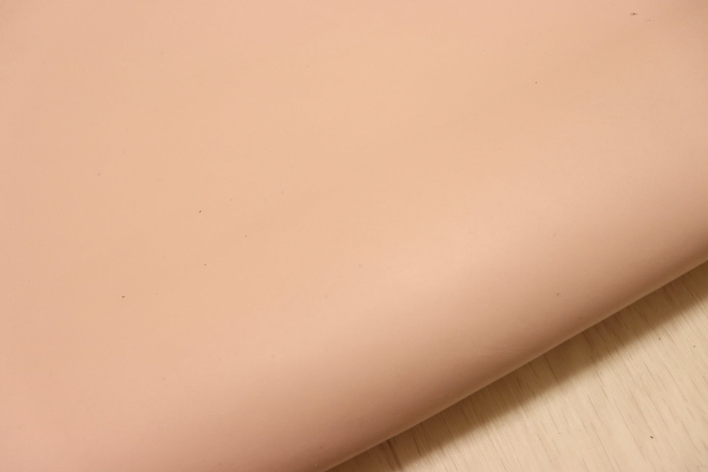 ds25円！新入荷！顔料仕上げ　スムース加工　シェルピンク　大きめハギレ　180ds