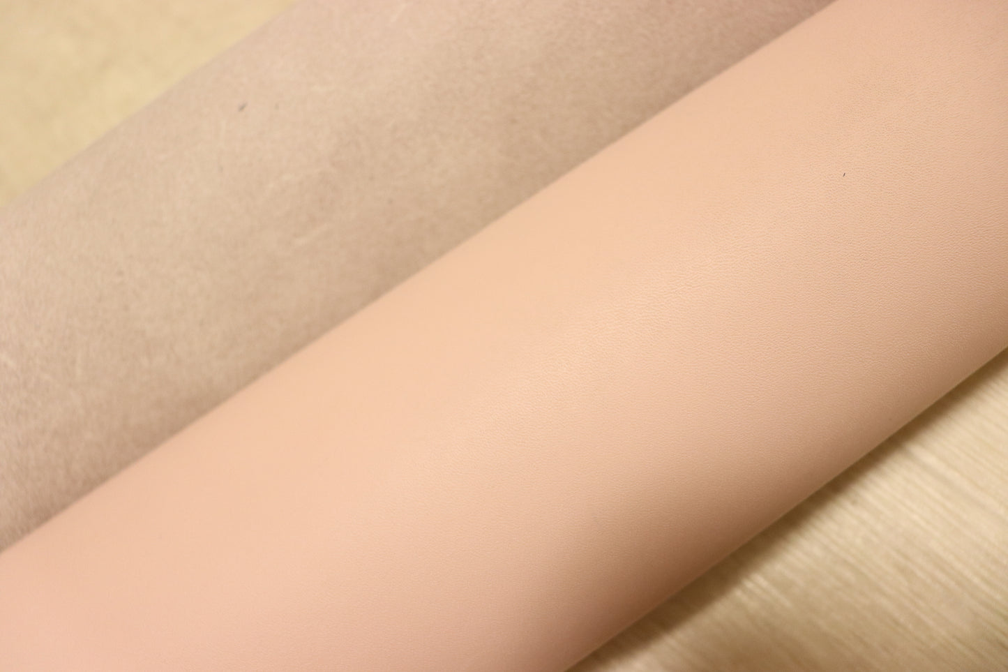 ds25円！新入荷！顔料仕上げ　スムース加工　シェルピンク　大きめハギレ　180ds