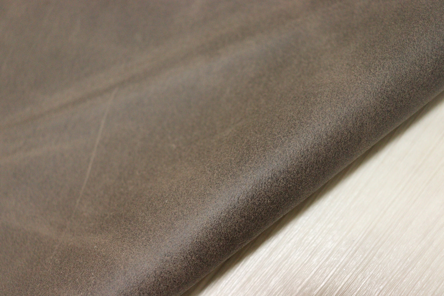ds25円！新入荷！イタリアンレザー　ベロア　ブロンズ系　132ds