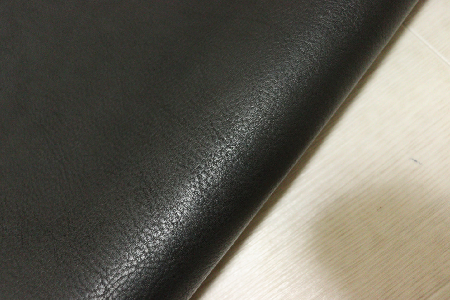 ds70円！新入荷！ショルダー　オイルヌメ　ブラック　シュリンク加工　150ds