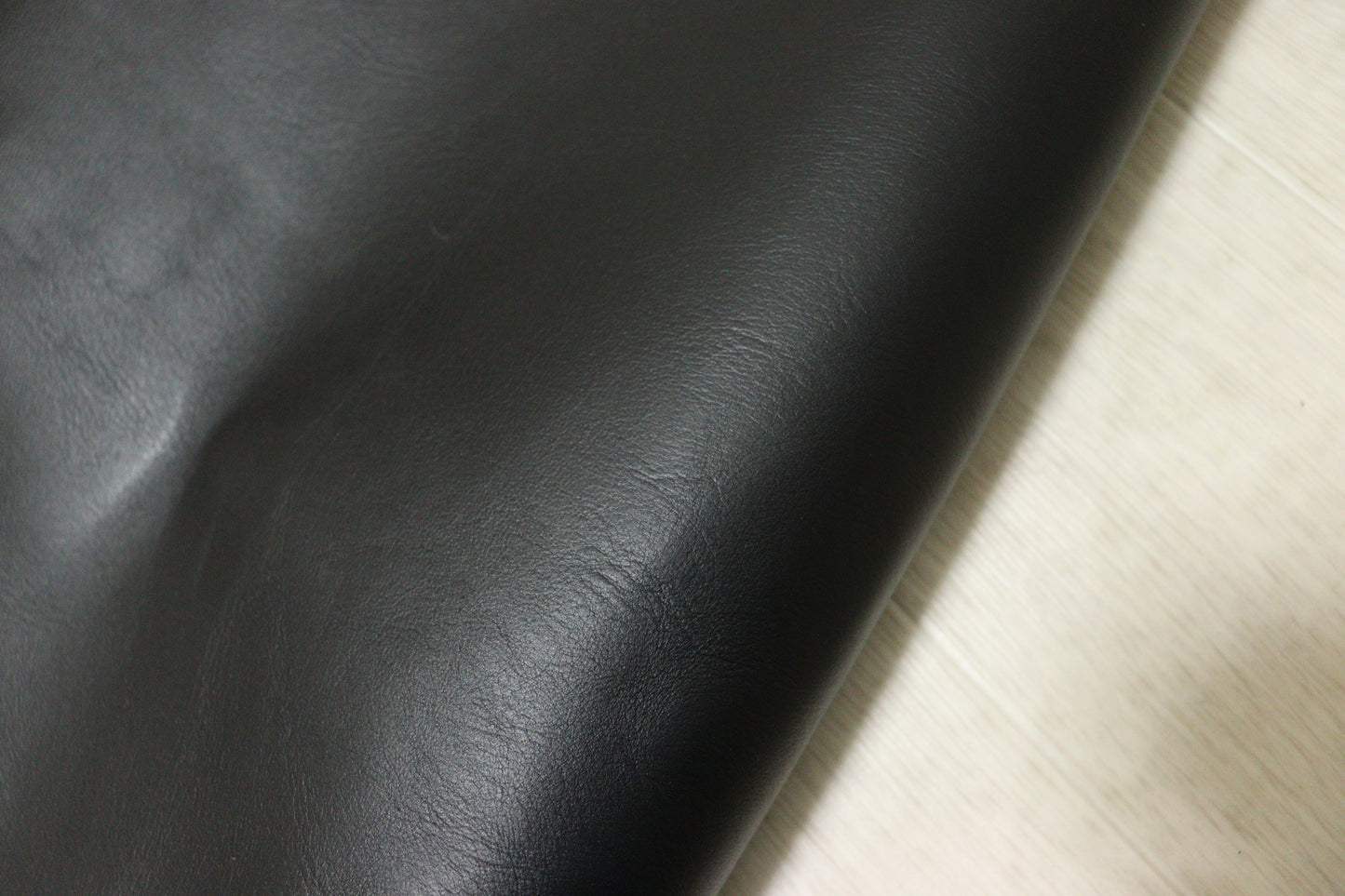 ds65円！新入荷！やや訳あり　ショルダー　オイルヌメ　ブラック　192ds