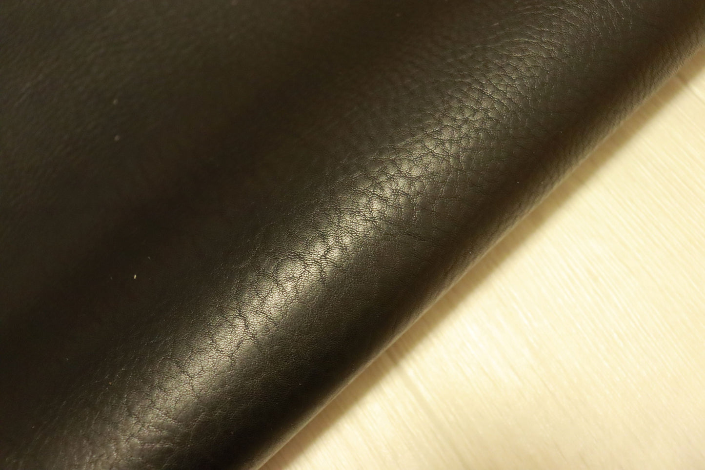 ds75円！新入荷！上質！オイルヌメ　スムース加工　ブラック　ショルダー　130ds