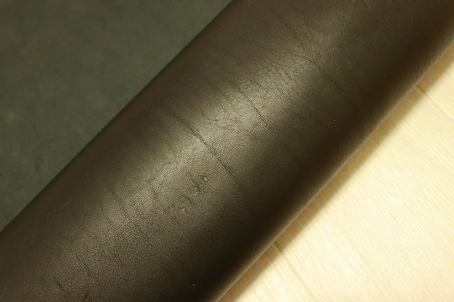 ds75円！新入荷！上質！オイルヌメ　スムース加工　ブラック　ショルダー　139ds