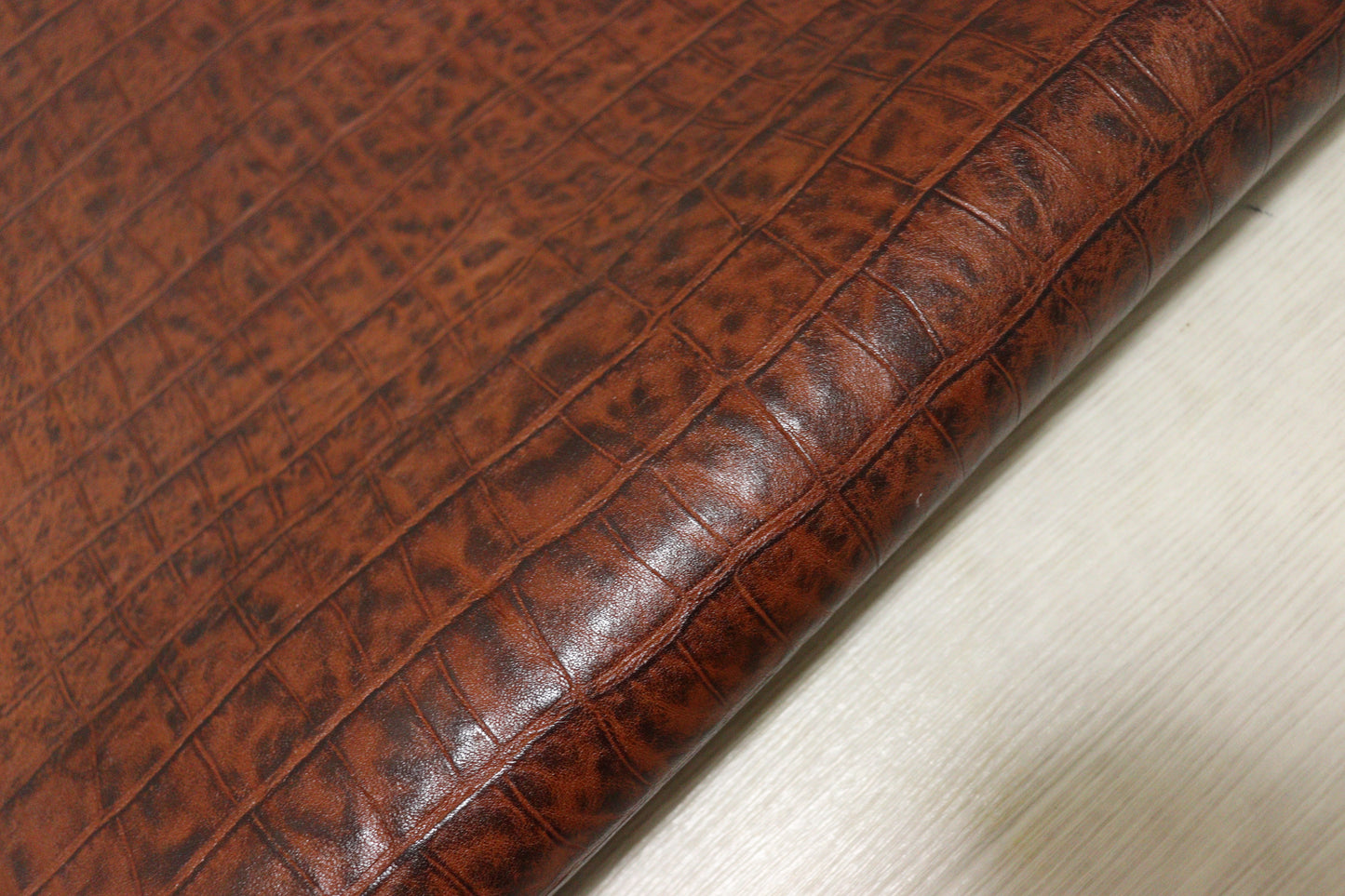 ds70円！イタリアンレザー　ショルダー　レッドブラウン　クロコ型押し　ヌメ革　108ds