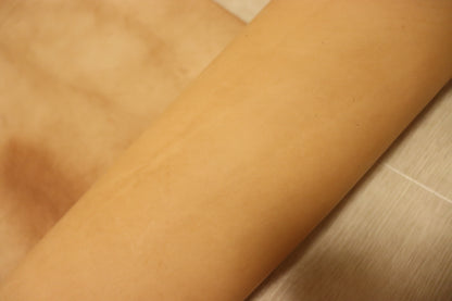 ds55円！新入荷　イタリアンレザー　ピットなめし　ベリー　生成り　ヌメ革　84ds