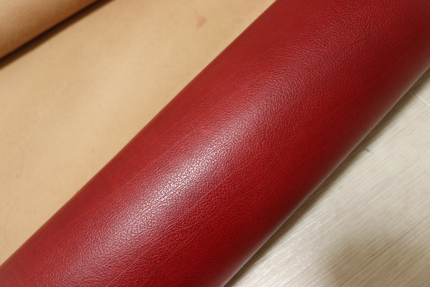 ds35円！新入荷！コンビヌメ　バッファロー型押し　レッド　190ds