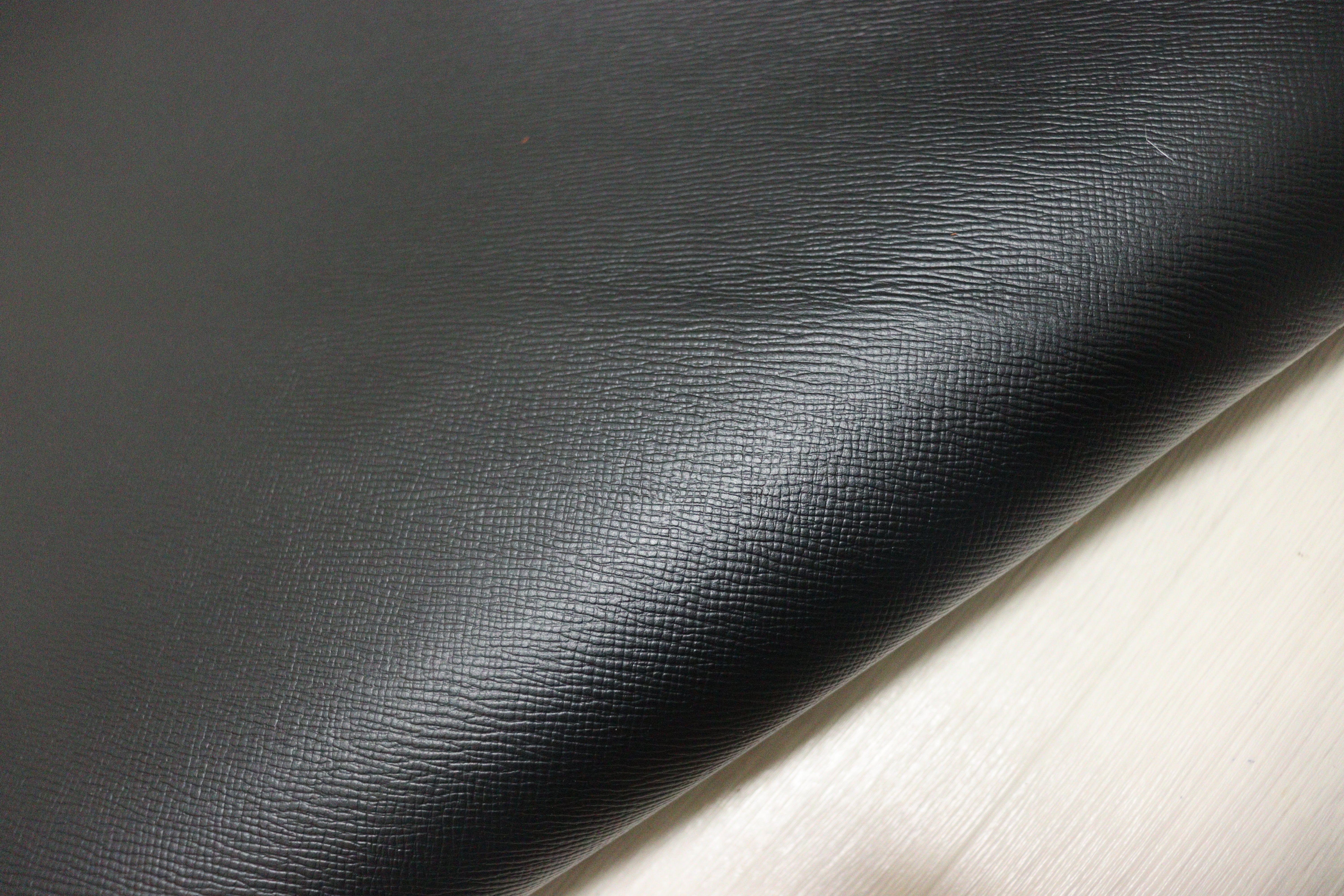 ds25円！新入荷！やや訳あり 顔料仕上げ 角シボ型押し ブラック 200ds