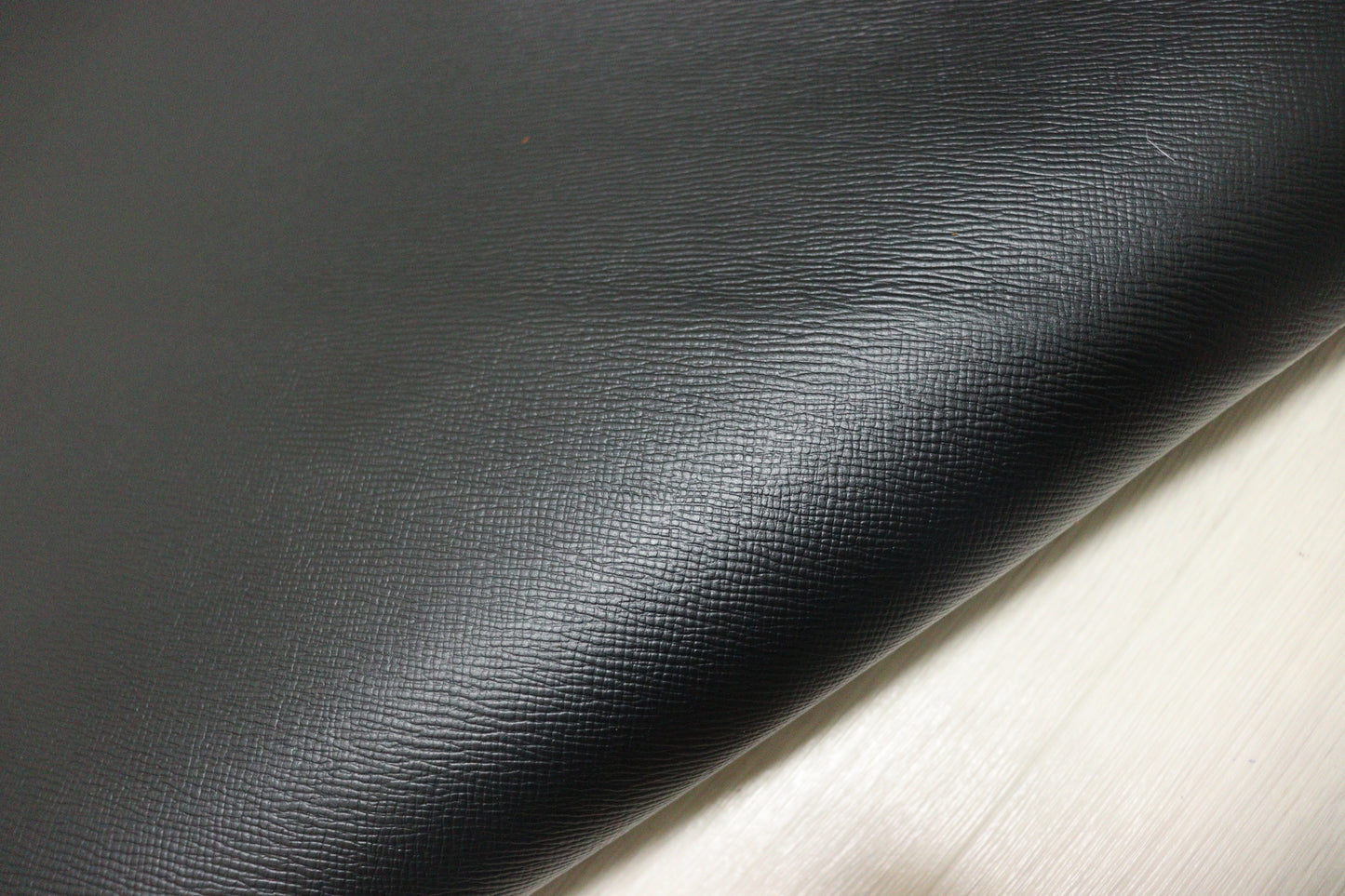 ds25円！新入荷！やや訳あり　顔料仕上げ　角シボ型押し　ブラック　200ds