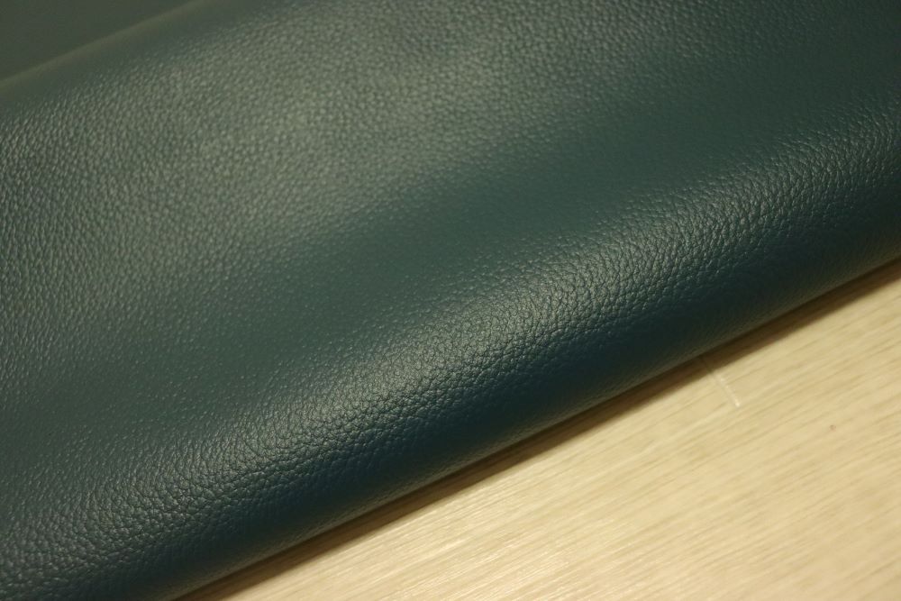 牛革　姫路レザー　型押し(クロコ)  ブラック　半裁220DS  C111201 牛革姫路レザー型押し(クロコ) ブラック半裁220DS C111201