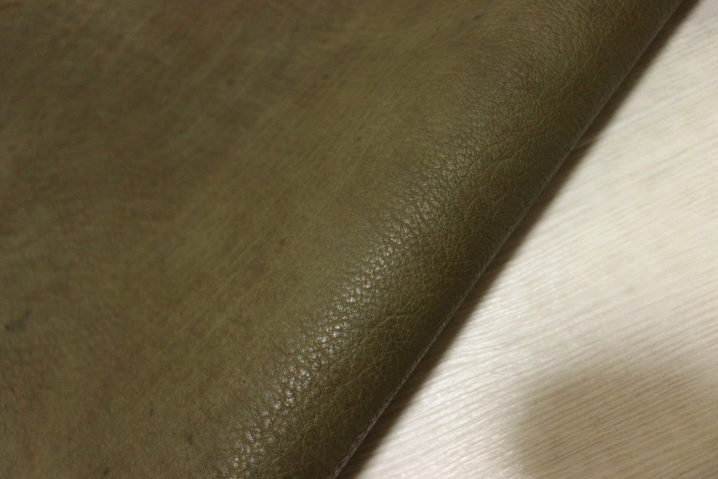 ds25円！新入荷！訳あり　カーキ　バッファロー　ヌメ革　144ds