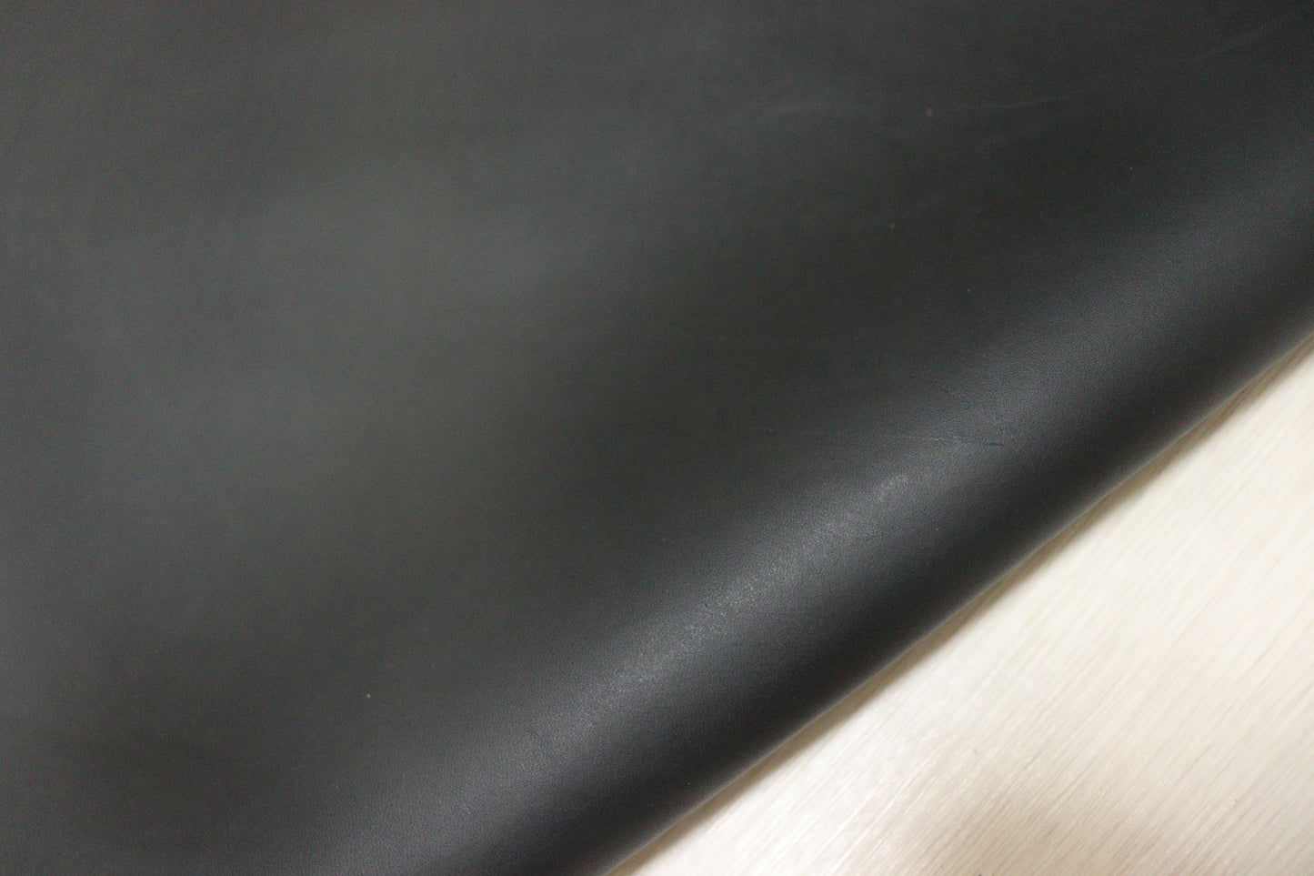 ds68円！イタリアンレザー　オイルヌメ　ショルダー　スムース加工　ブラック　147ds