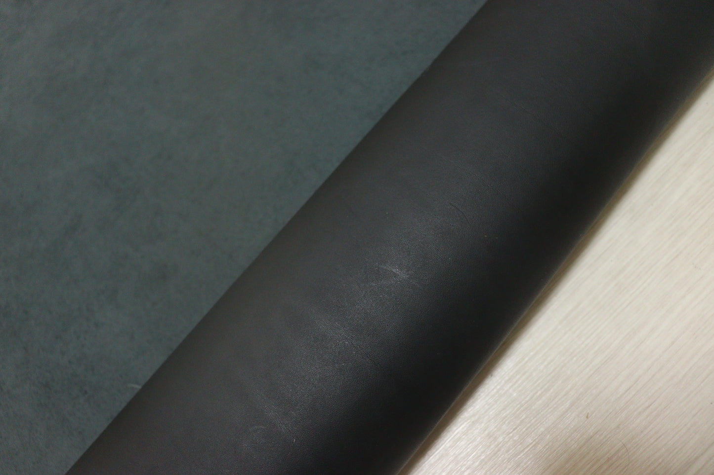 ds68円！イタリアンレザー　オイルヌメ　ショルダー　スムース加工　ブラック　147ds