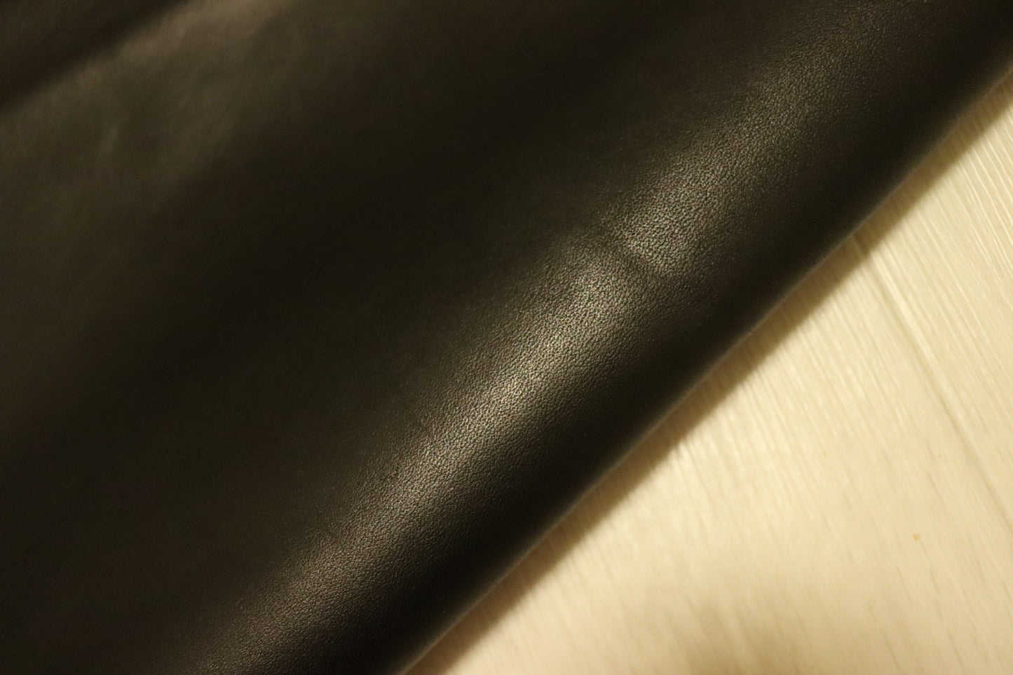 ds25円！新入荷！やや訳あり　ブラック　スムース加工　大きめハギレ　180ds
