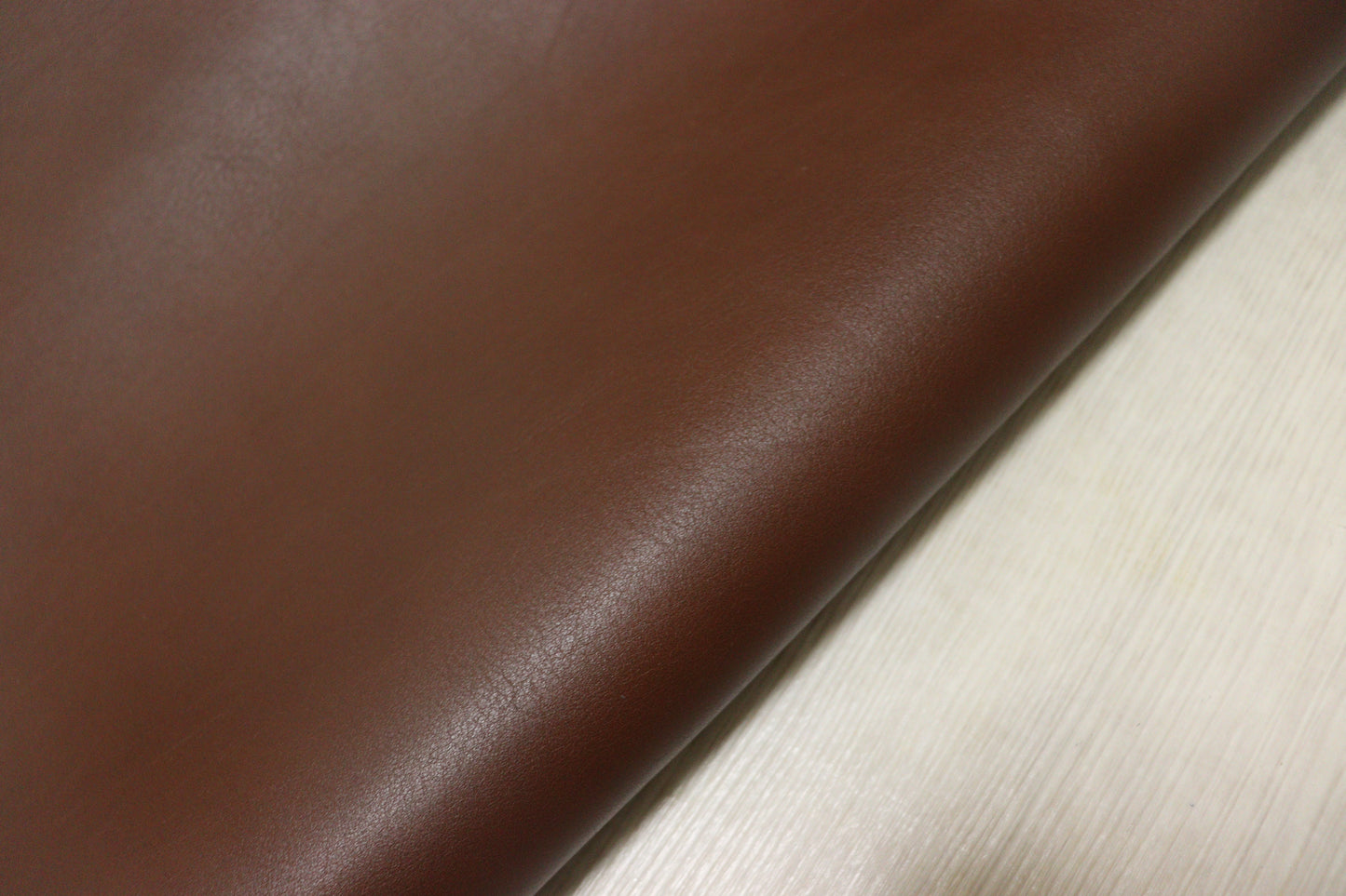 ds50円！イタリアンレザー　スムース加工　ヌメ革　アンバーブラウン　162ds