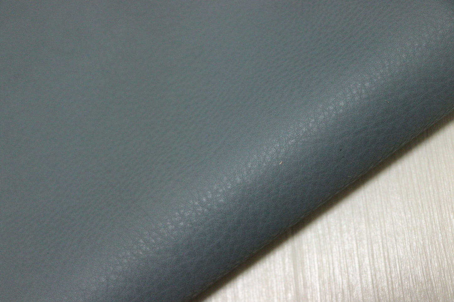 ds28円！新入荷！イタリアンレザー　ディア調　シュリンク加工　ブルー　284ds