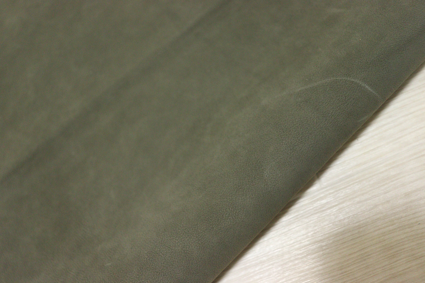 ds25円！新入荷！イタリアンレザー　吟すり加工　カーフ　100ds