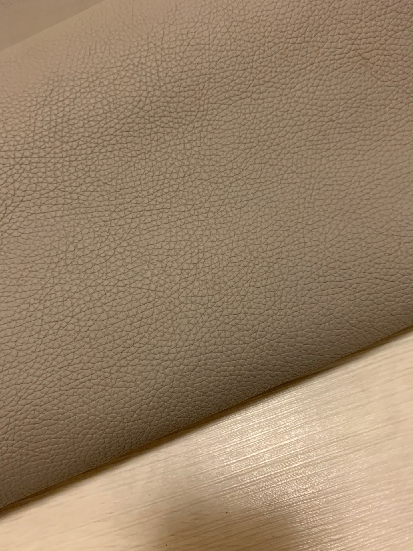 ds30円！新入荷！イタリアンレザー 　サンドベージュ　シボ型押し　260ds