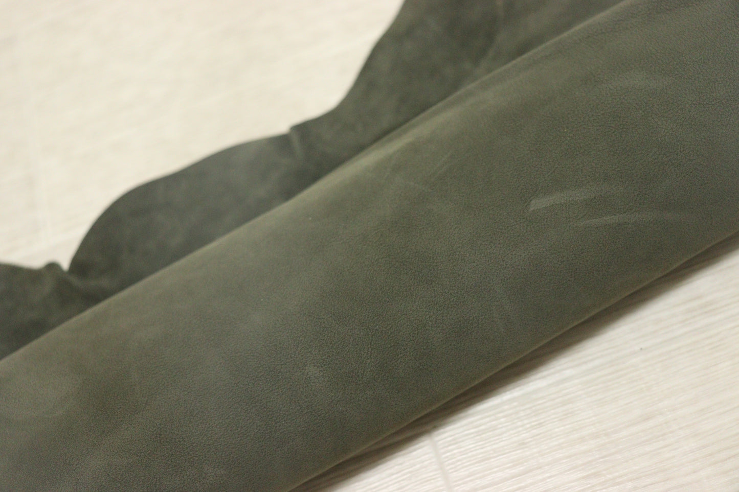 ds25円！新入荷！イタリアンレザー　吟すり加工　カーフ　100ds