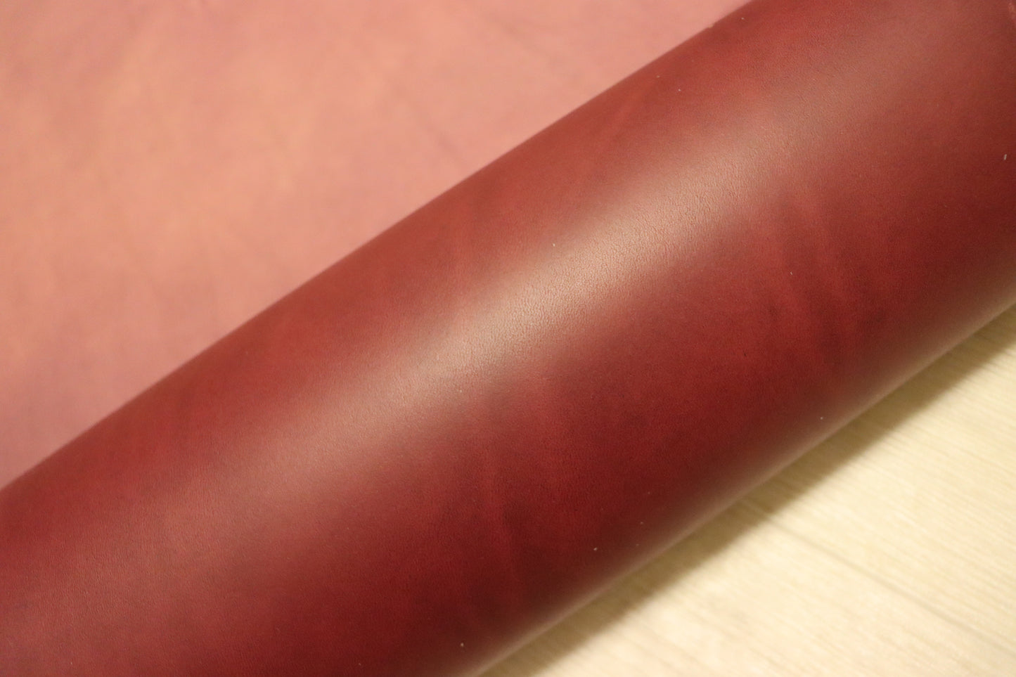 ds75円！イタリアンレザー ショルダー オイルヌメ グレープ　スムース加工　130ds