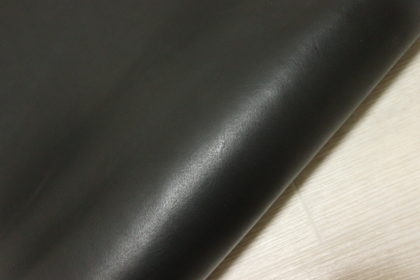 ds70円！イタリアンレザー　ブラック　ショルダー　オイルヌメ　115ds