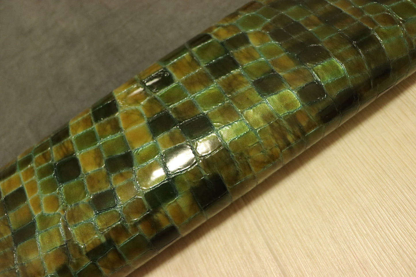 ds25円！新入荷！イタリアンレザー　ステンドグラス調　エナメル　グリーン　107ds