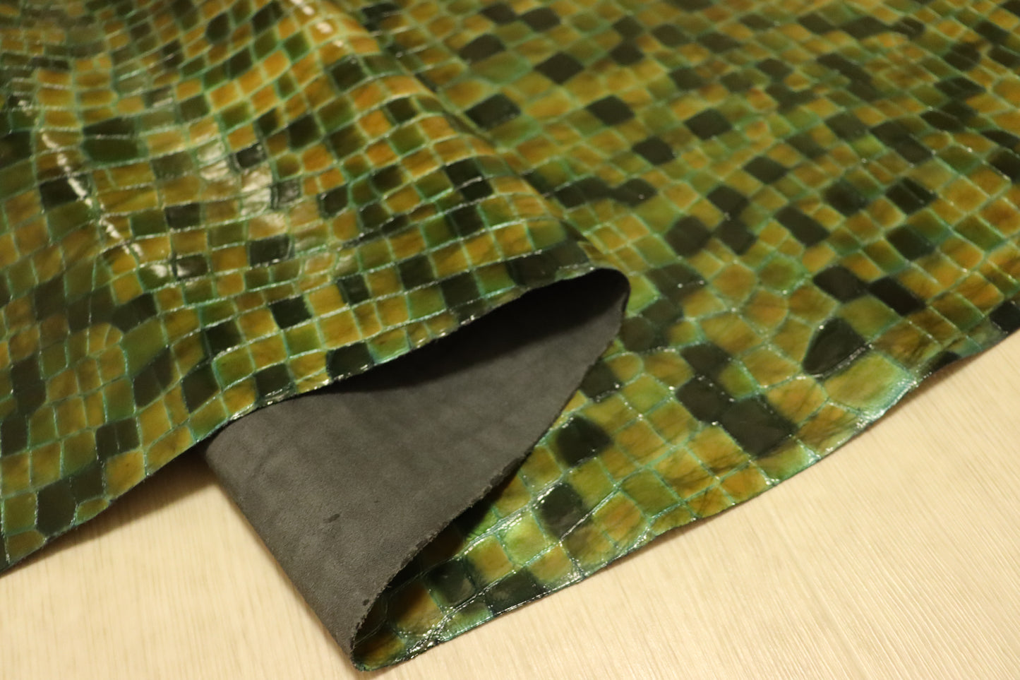 ds25円！新入荷！イタリアンレザー　ステンドグラス調　エナメル　グリーン　107ds