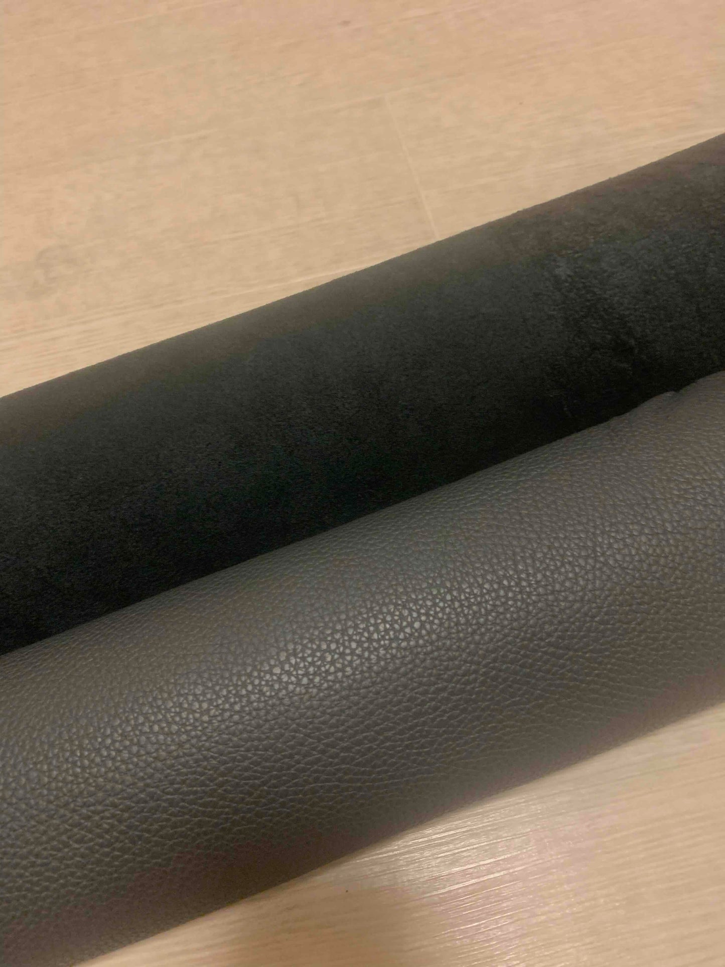 ds30円！新入荷！イタリアンレザー　もちもち　シボ型押し　ダークグレー　209ds