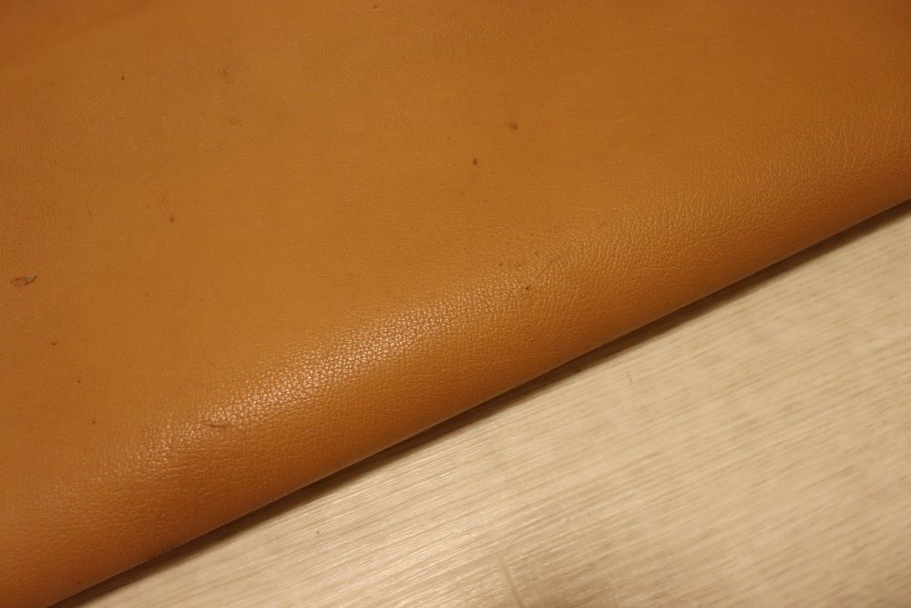 本革(水牛) 牛革 水シボ 型押し【約27ds / 約1.4mm厚】E5E-003 | and