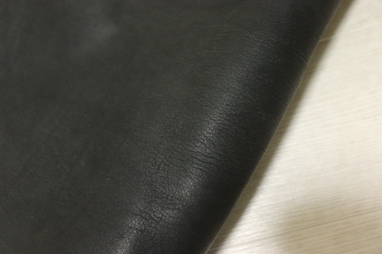ds40円！新入荷！オイルヌメ　ブラック　染料仕上げ　190ds