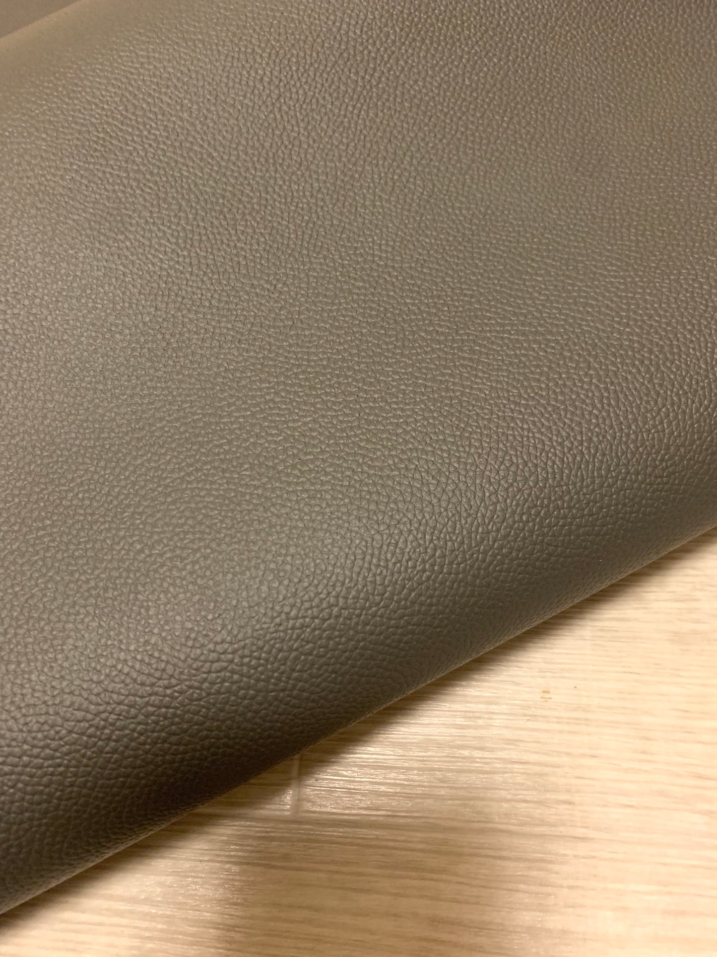 ds28円！新入荷！姫路レザー　顔料仕上げ　シボ型押し　ダークグレー　200ds