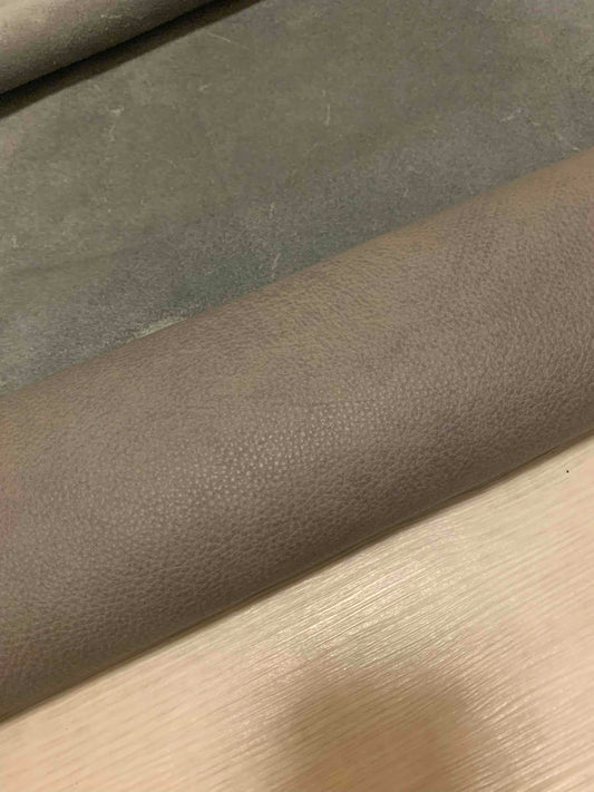 ds30円！新入荷！イタリアンレザー　アンチック加工　ライトグレー系　223ds