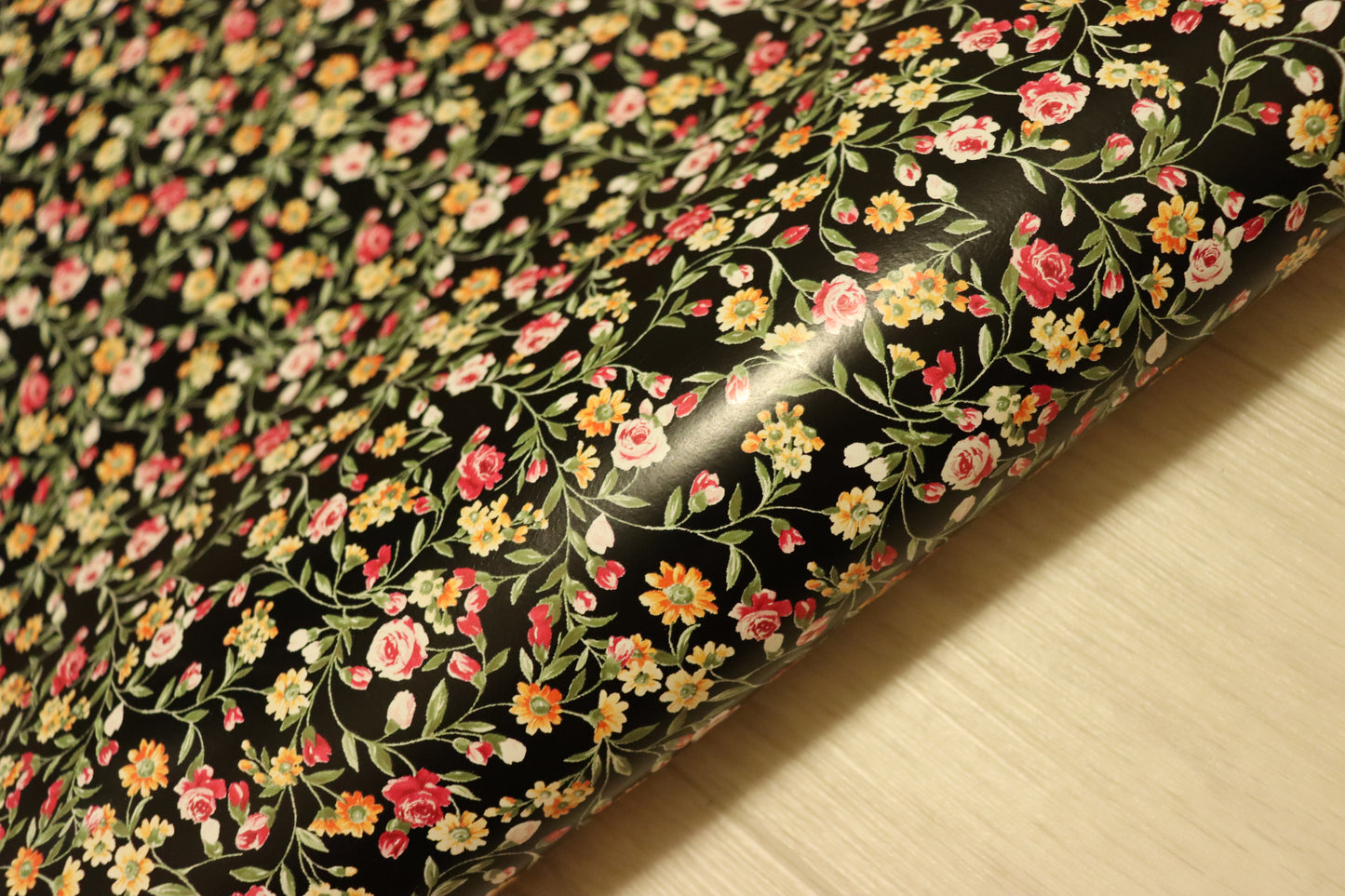 ds25円！新入荷！イタリアンレザー　フィルム貼り　花柄　床革　180ds