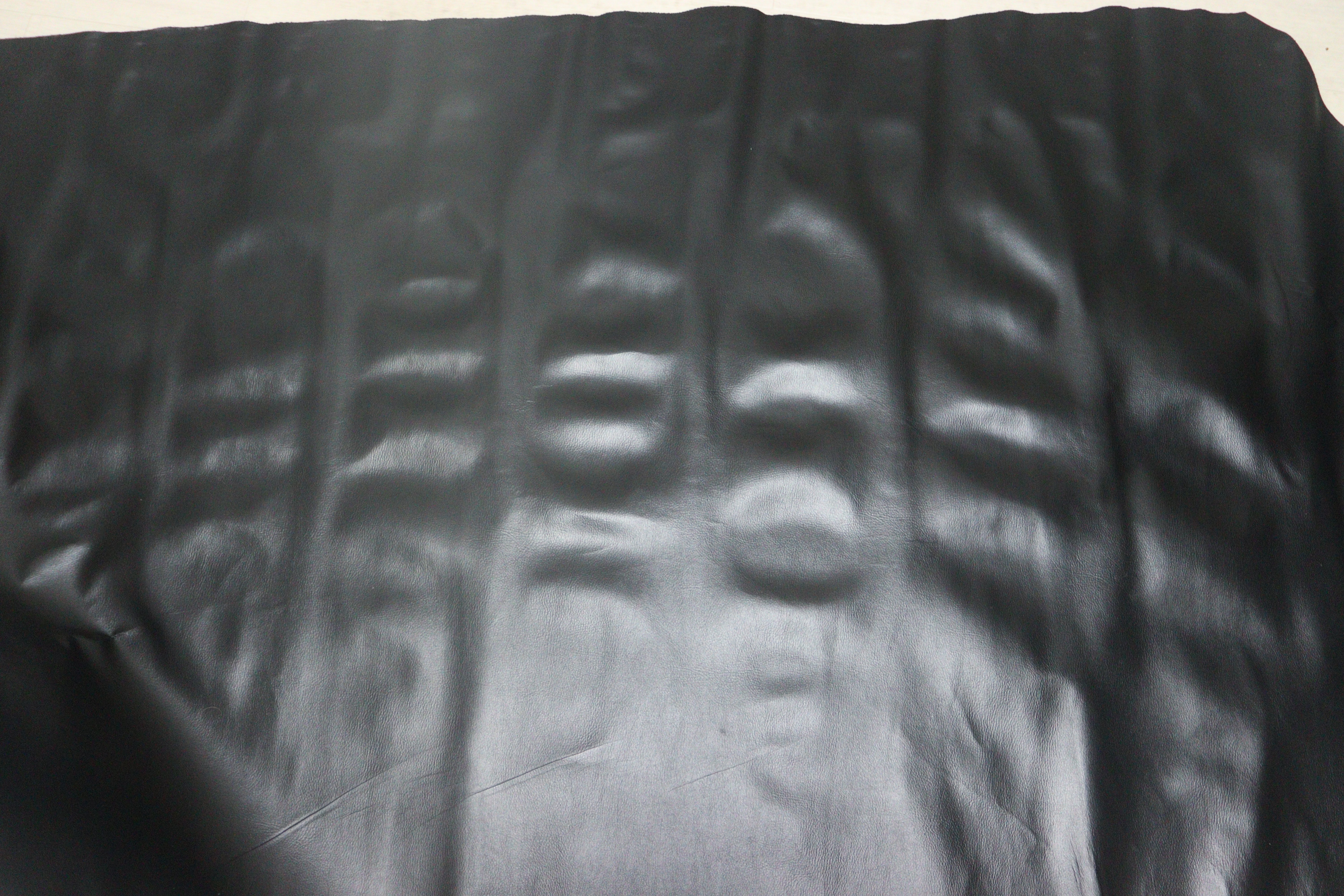 ds25円！新入荷！顔料仕上げ 中艶ブラック シボ型押し 220ds