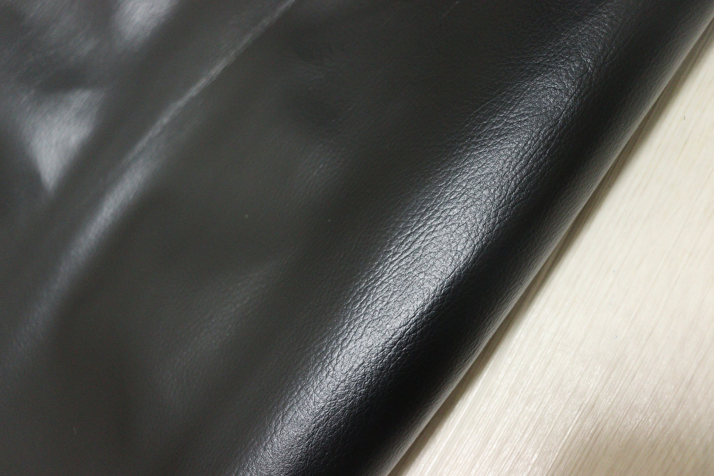 ds25円！新入荷！顔料仕上げ　中艶ブラック　シボ型押し　220ds