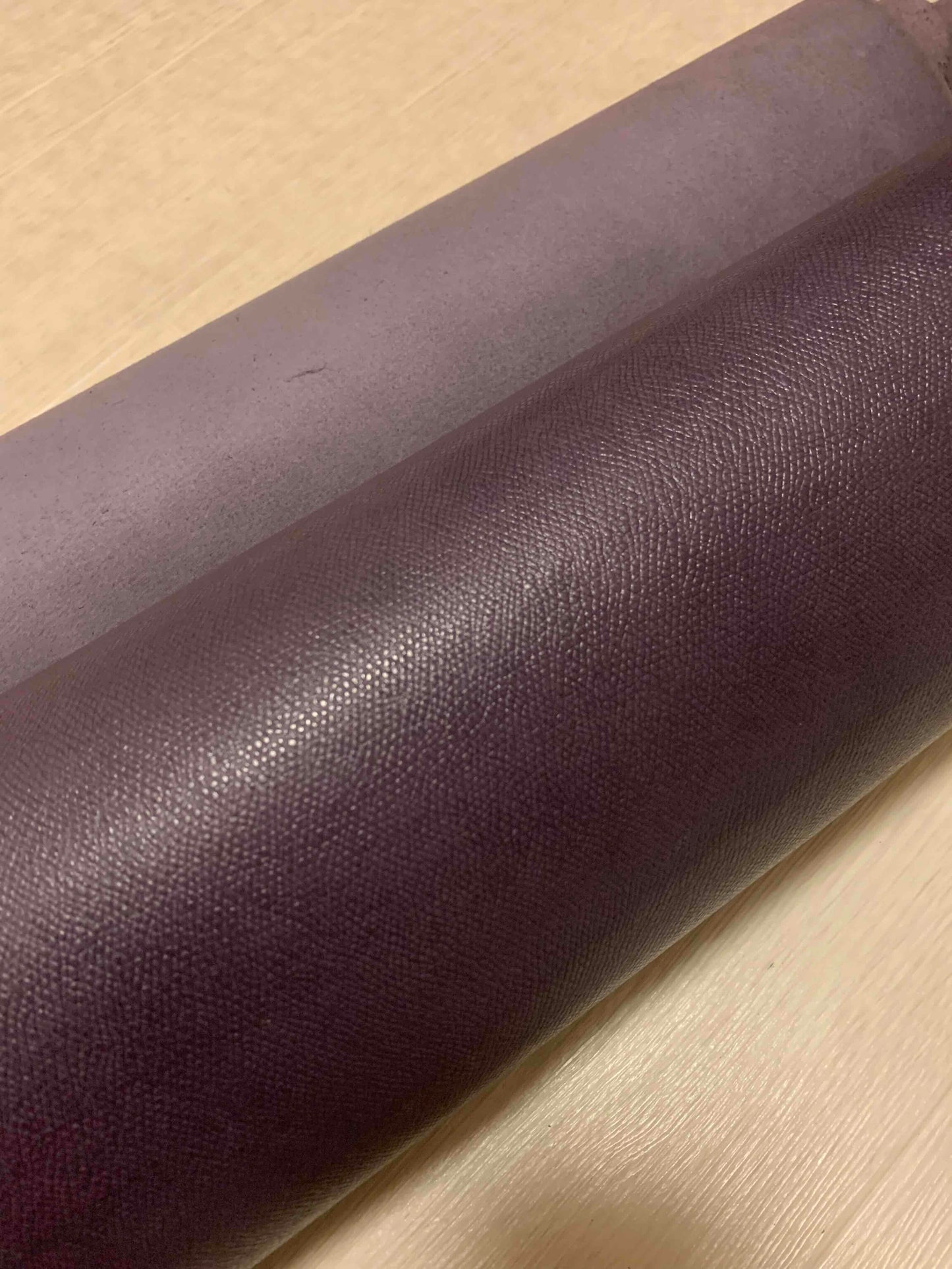 ds25円！新入荷！やや訳あり　ダークバイオレット　ヌメ革　200ds