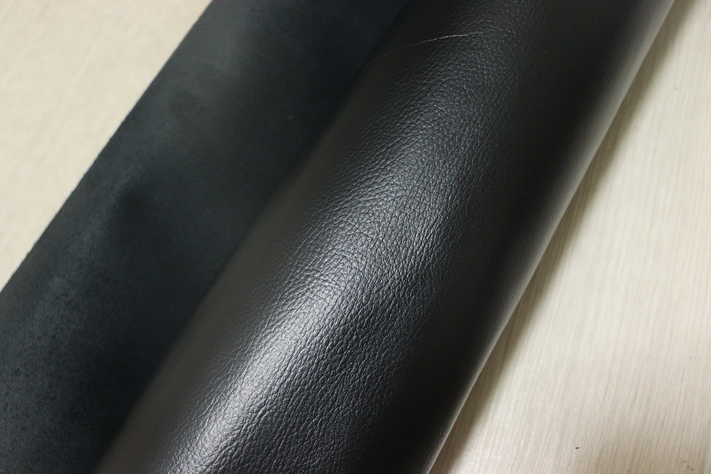 ds25円！新入荷！顔料仕上げ　中艶ブラック　シボ型押し　220ds